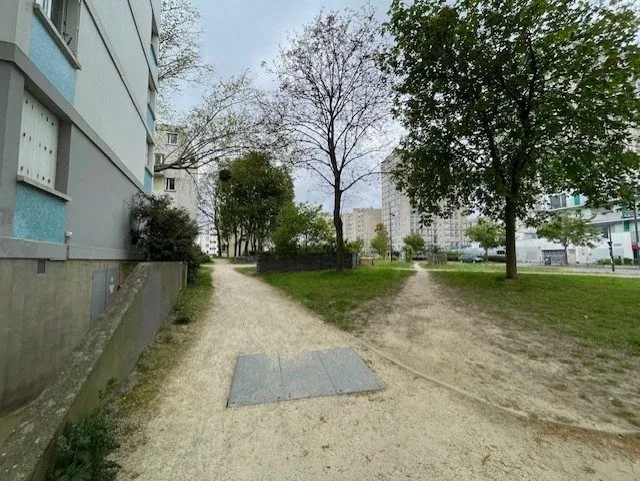 Appartement spacieux T3/4 à Rennes avec vue sur jardin et commodités proches 