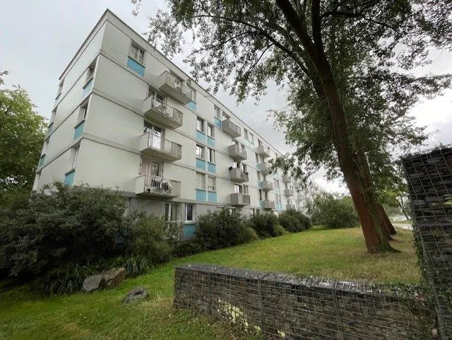 Appartement spacieux T3/4 à Rennes avec vue sur jardin et commodités proches 