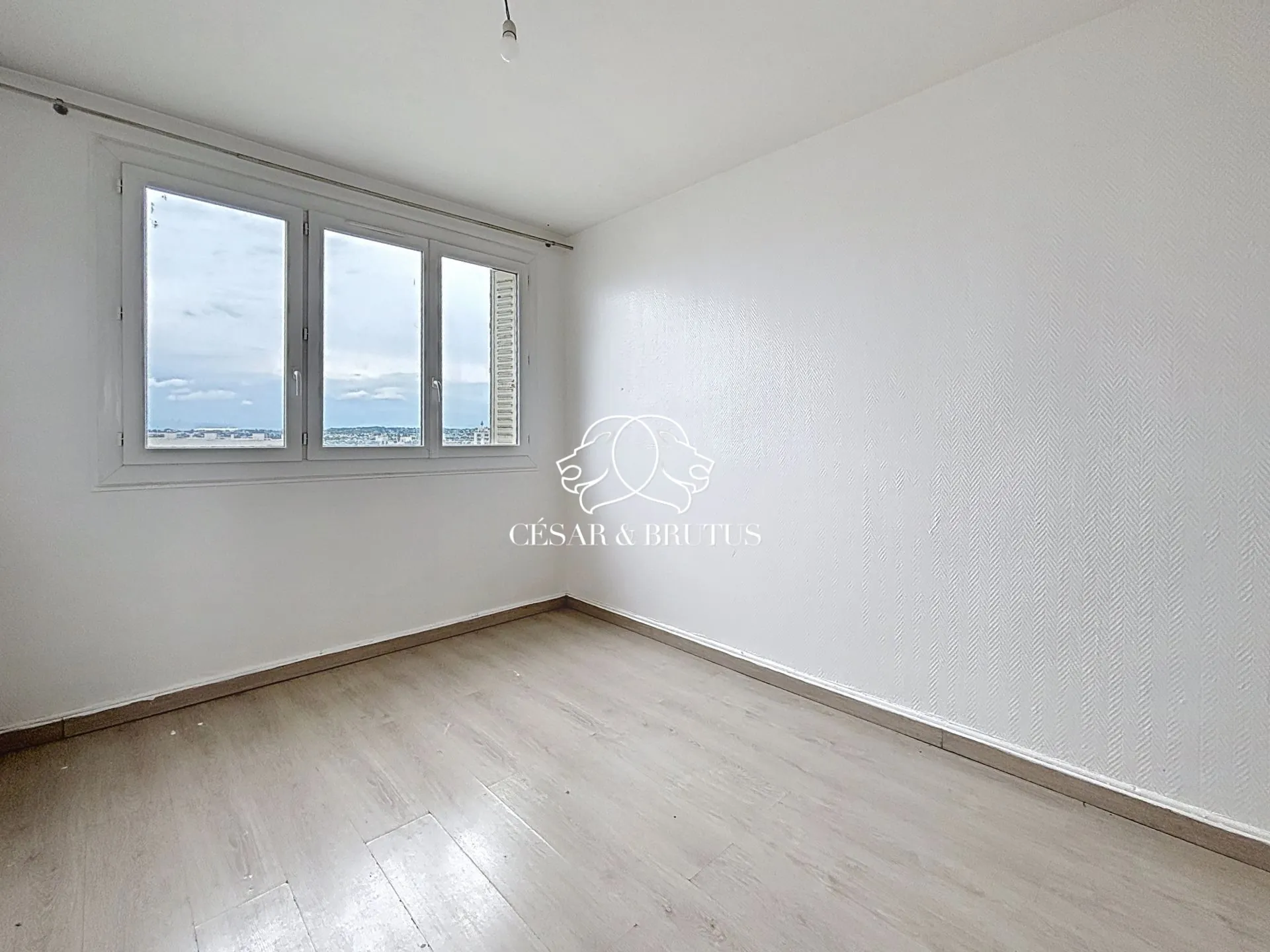 Appartement de 75 m² avec balcon à Villeurbanne, 3 chambres, au 9e étage 