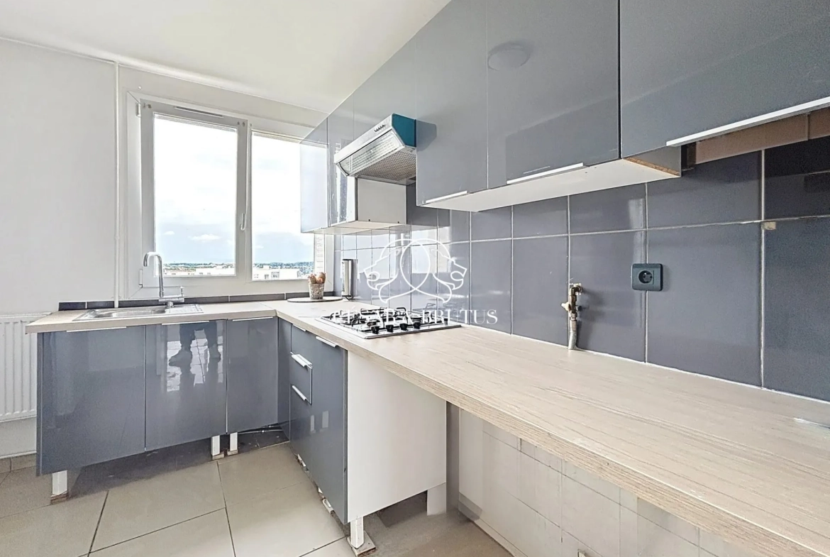 Appartement de 75 m² avec balcon à Villeurbanne, 3 chambres, au 9e étage 