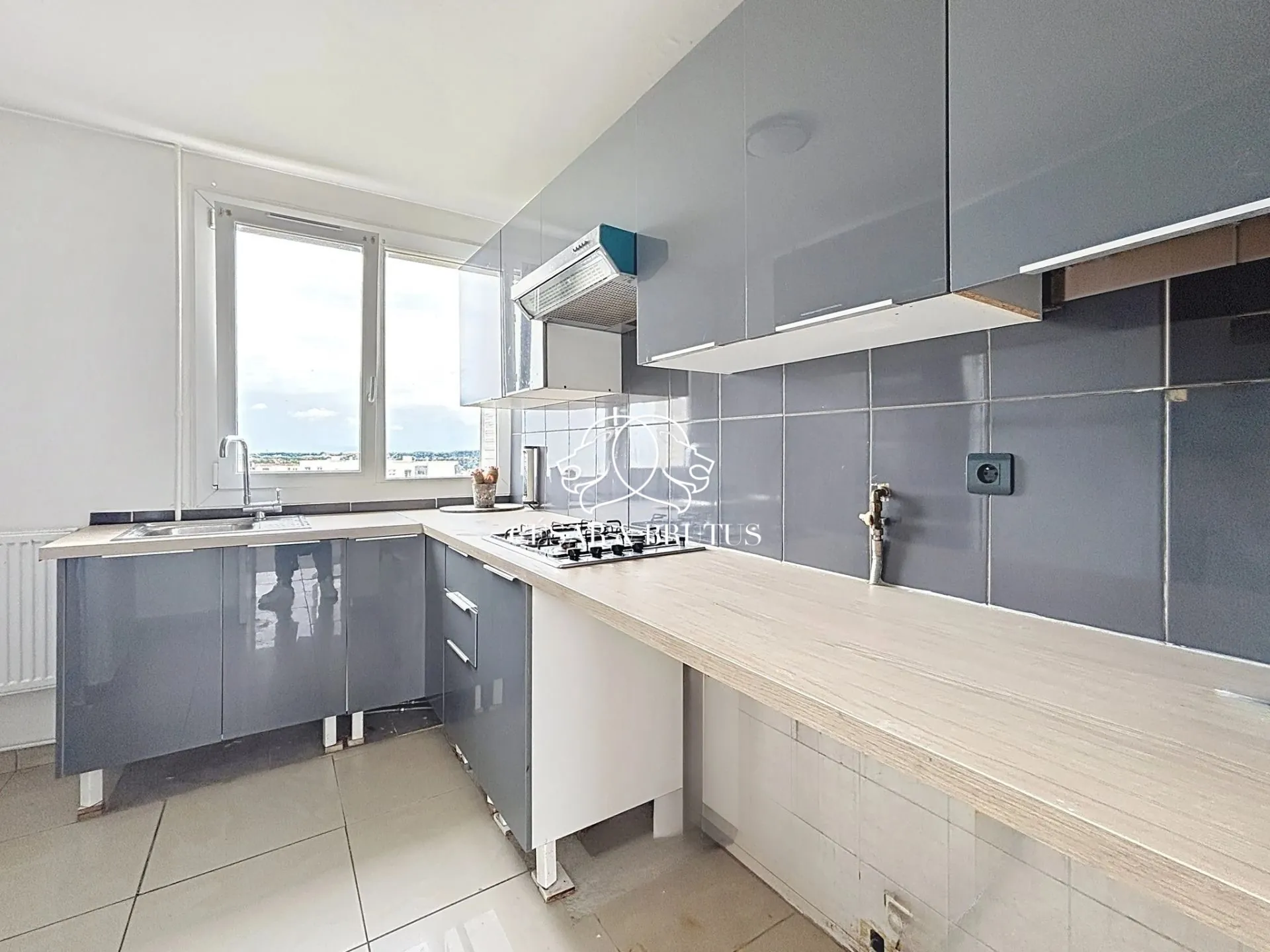 Appartement de 75 m² avec balcon à Villeurbanne, 3 chambres, au 9e étage 