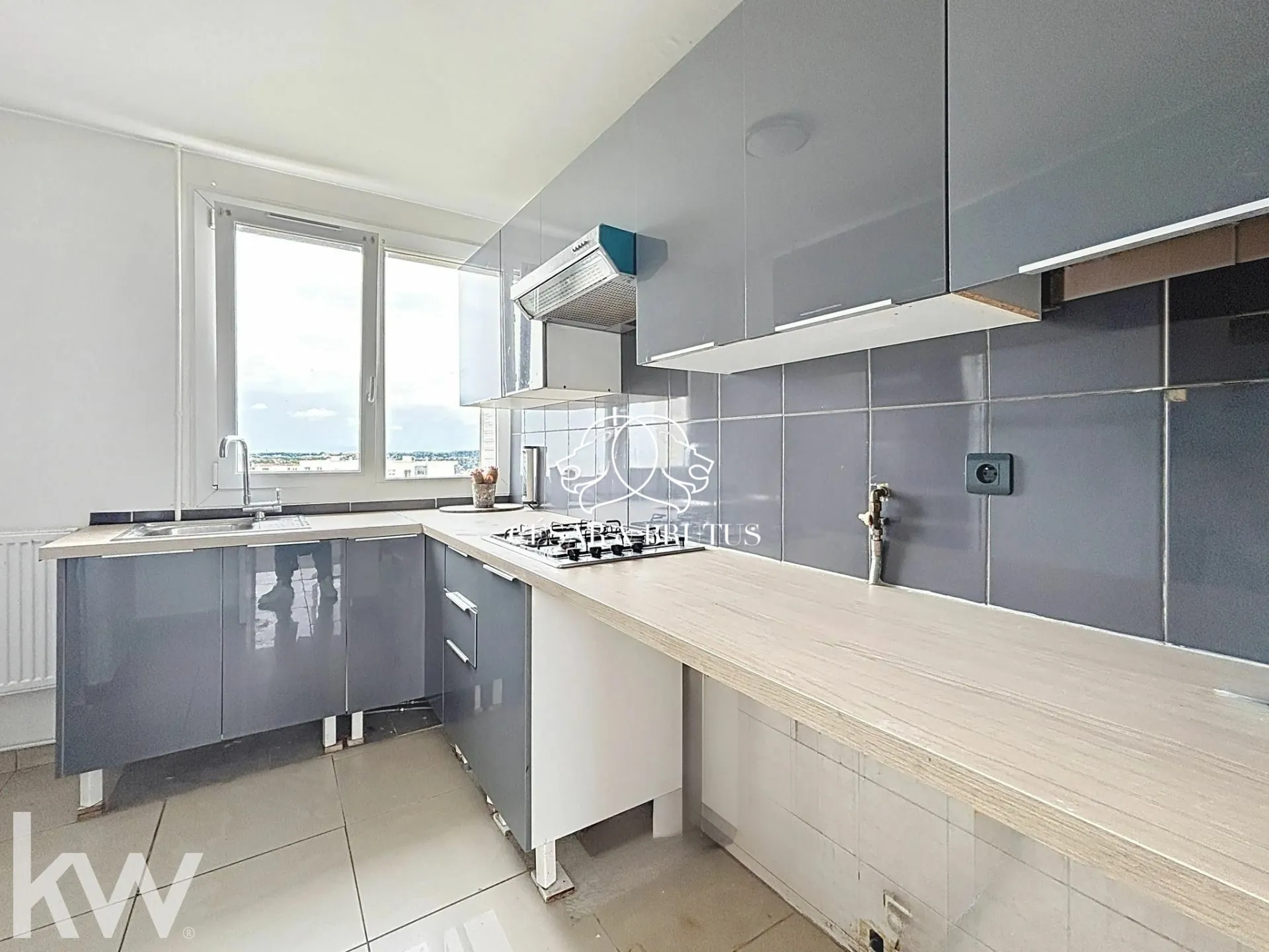 Appartement de 75 m² avec balcon à Villeurbanne, 3 chambres, au 9e étage 