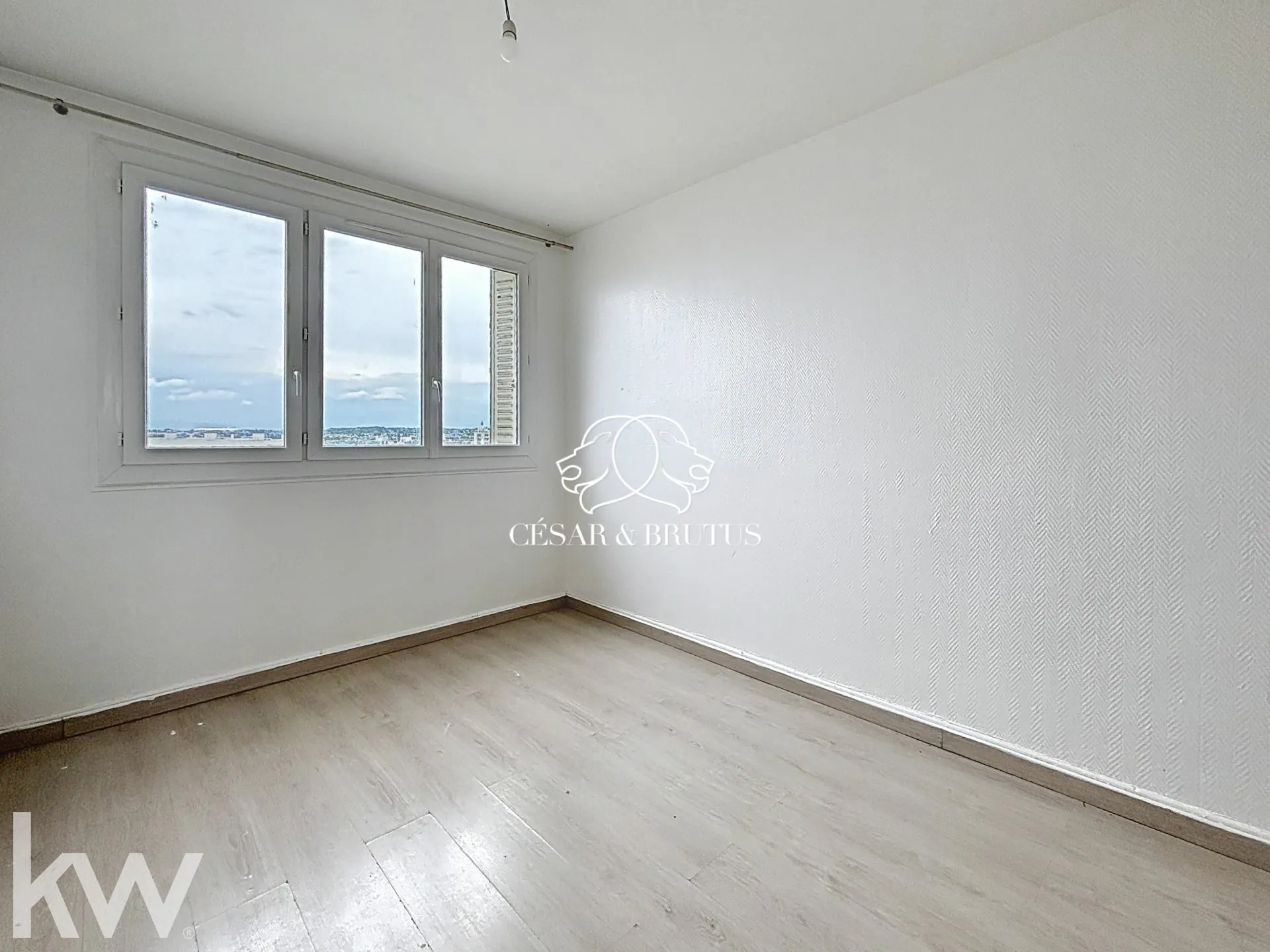 Appartement de 75 m² avec balcon à Villeurbanne, 3 chambres, au 9e étage 