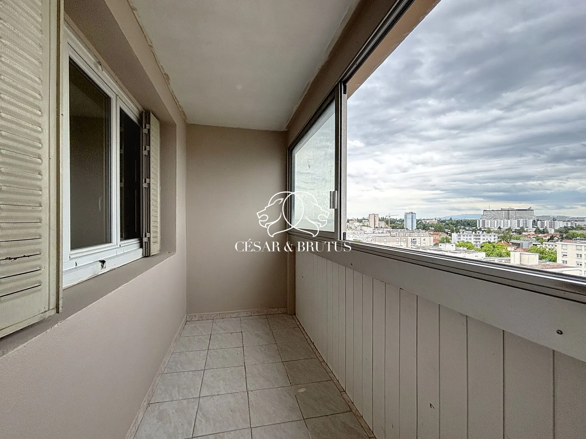 Appartement de 75 m² avec balcon à Villeurbanne, 3 chambres, au 9e étage 