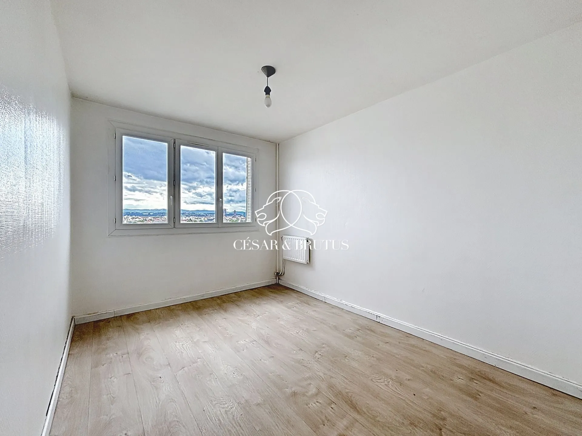 Appartement de 75 m² avec balcon à Villeurbanne, 3 chambres, au 9e étage 