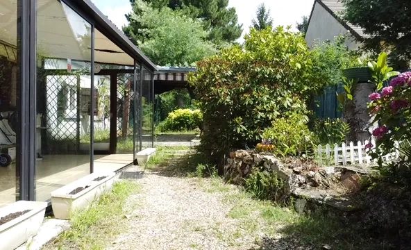 Maison individuelle de plain-pied à Montlhéry avec grand jardin et 2 chambres