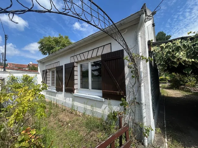 Maison individuelle de plain-pied à Montlhéry avec grand jardin et 2 chambres 