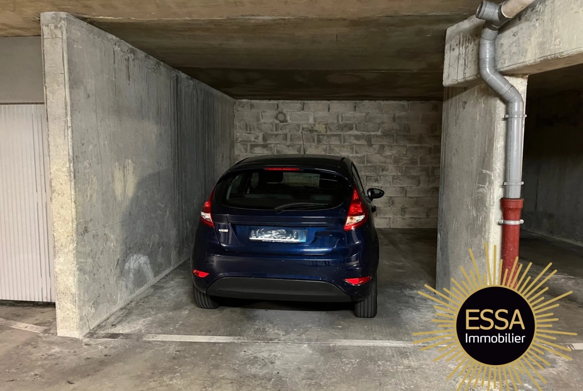 Parking sécurisé à vendre à Versailles - 16 m², emplacement de qualité 