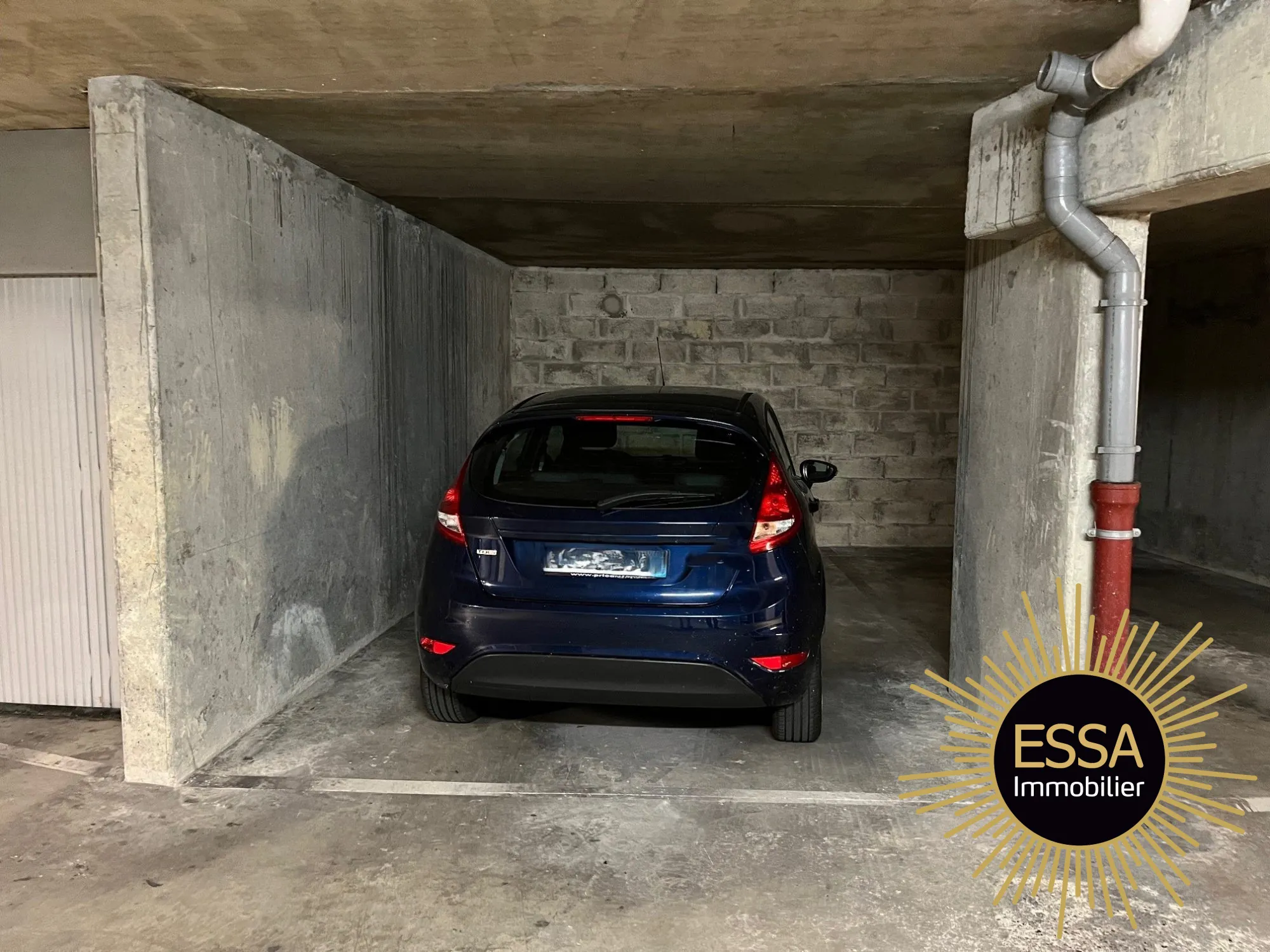 Parking sécurisé à vendre à Versailles - 16 m², emplacement de qualité 
