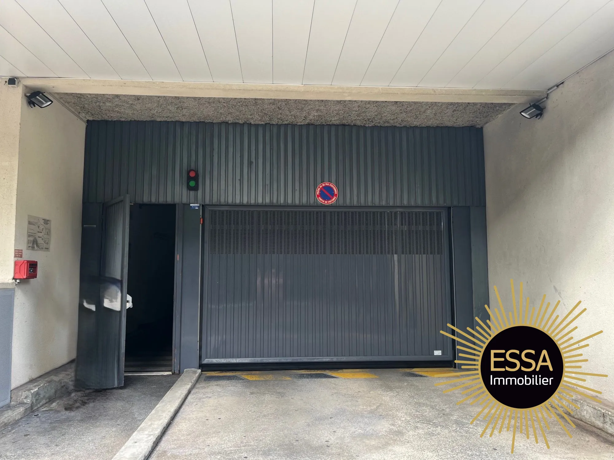 Parking sécurisé à vendre à Versailles - 16 m², emplacement de qualité 