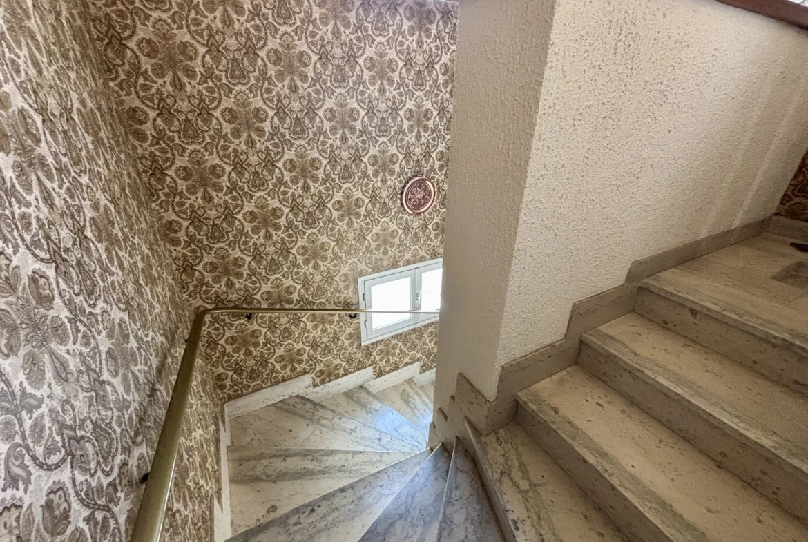 Immeuble de rapport à rénover à Poitiers avec fort potentiel immobilier 