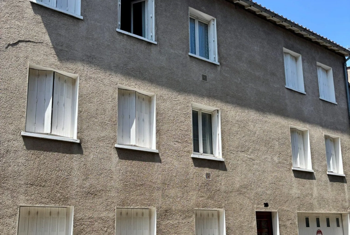 Immeuble de rapport à rénover à Poitiers avec fort potentiel immobilier 
