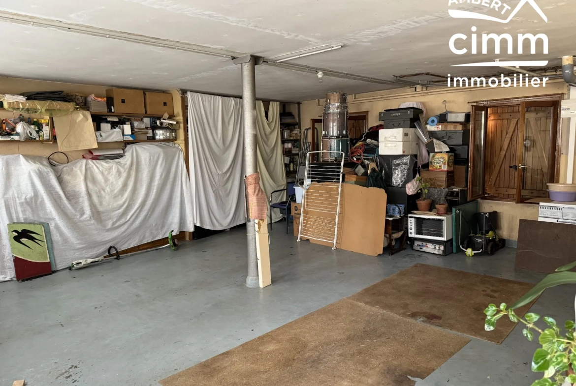 Maison de 59 m² avec double garage et jardin à Olliergues 