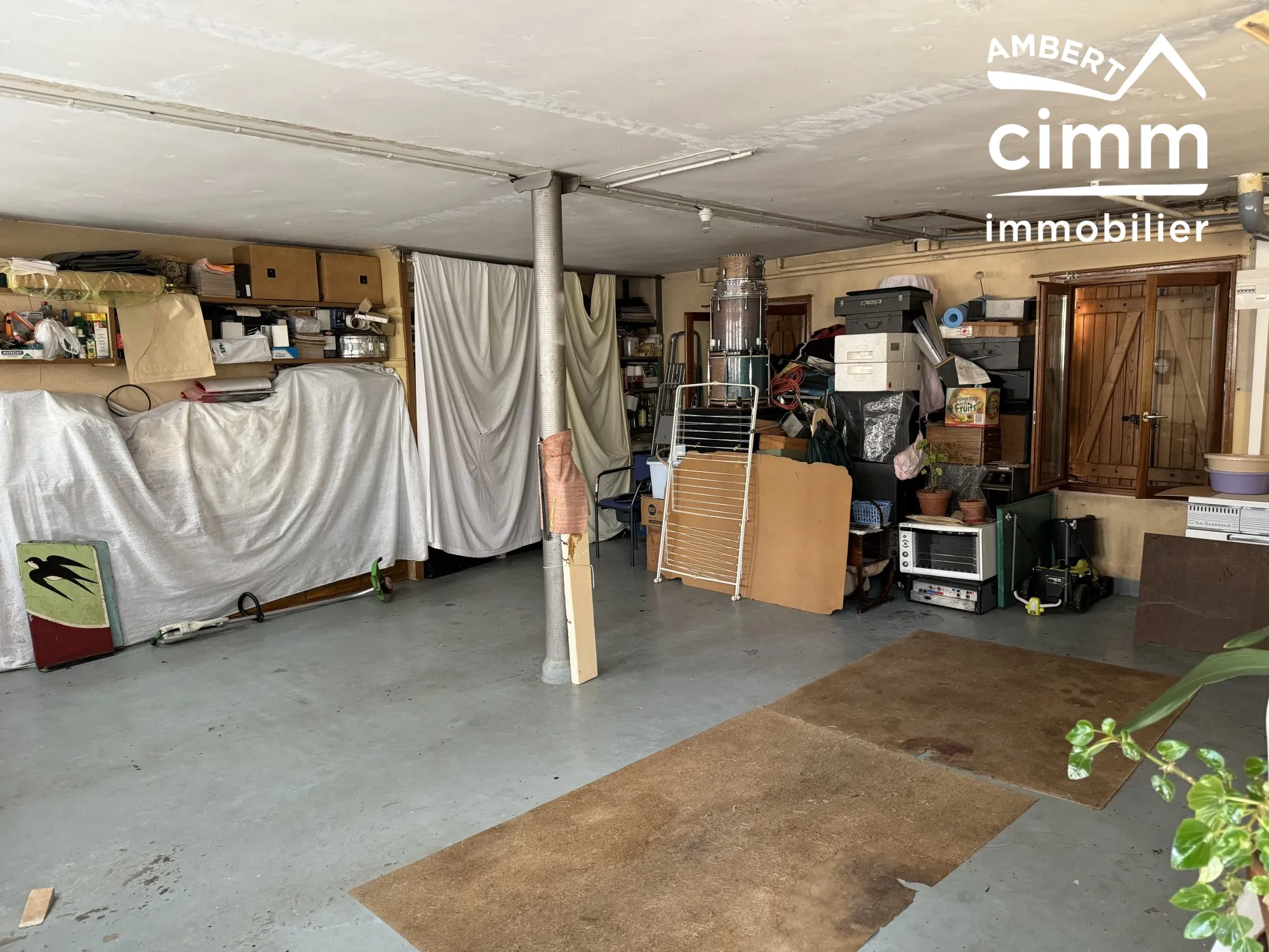 Maison de 59 m² avec double garage et jardin à Olliergues 