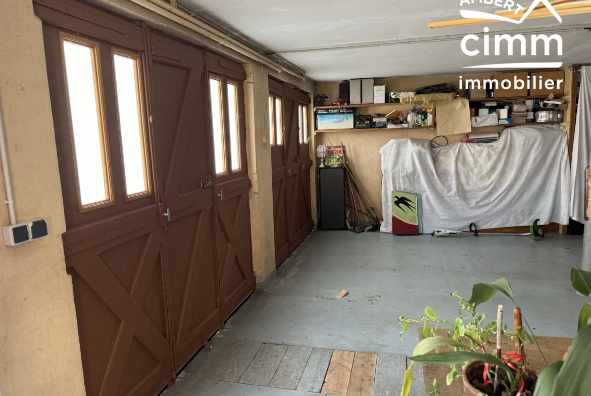 Maison de 59 m² avec double garage et jardin à Olliergues 