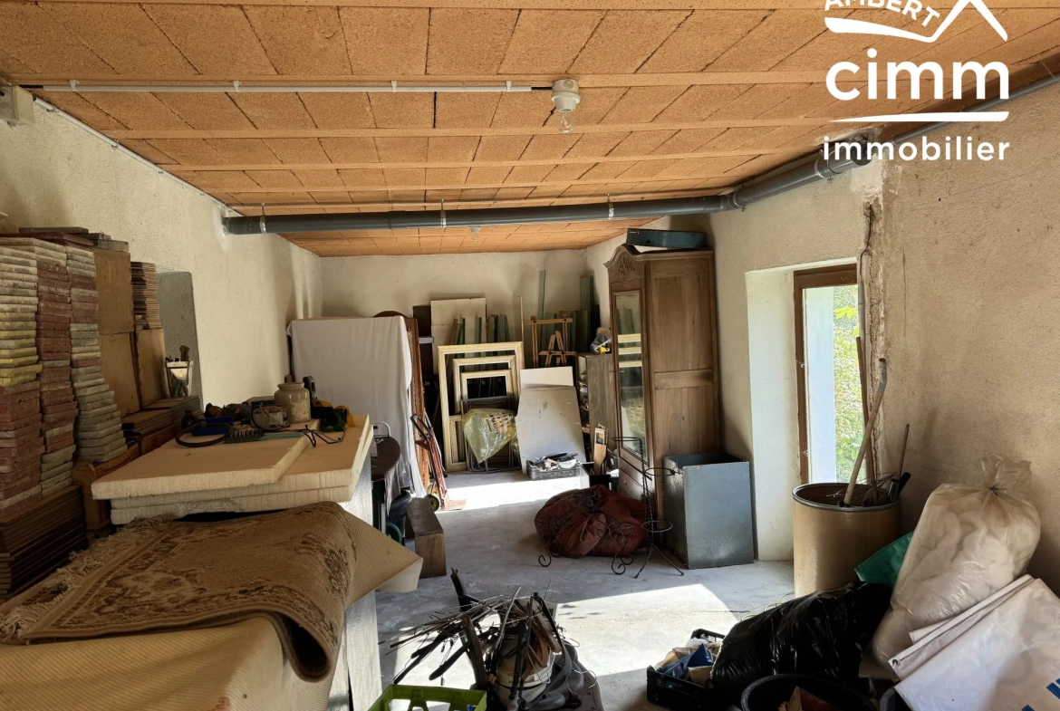 Maison de 59 m² avec double garage et jardin à Olliergues 