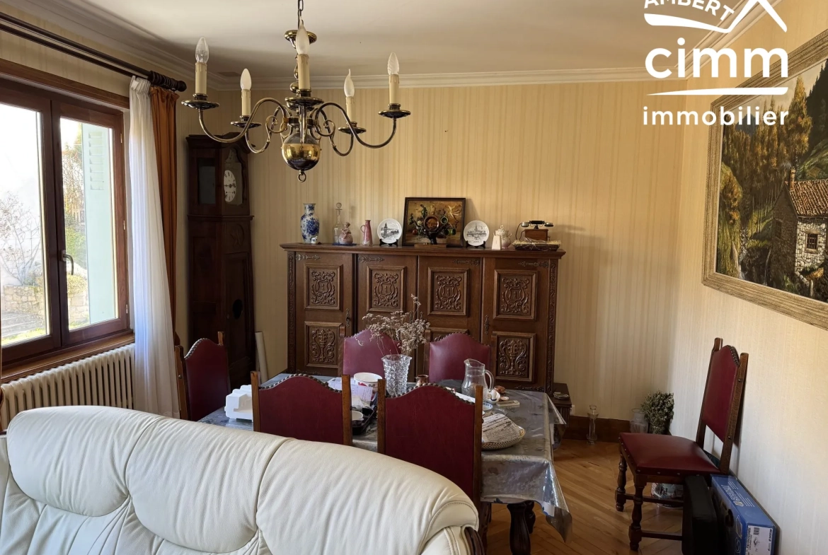Maison de 59 m² avec double garage et jardin à Olliergues 