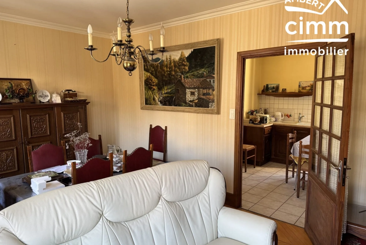Maison de 59 m² avec double garage et jardin à Olliergues 