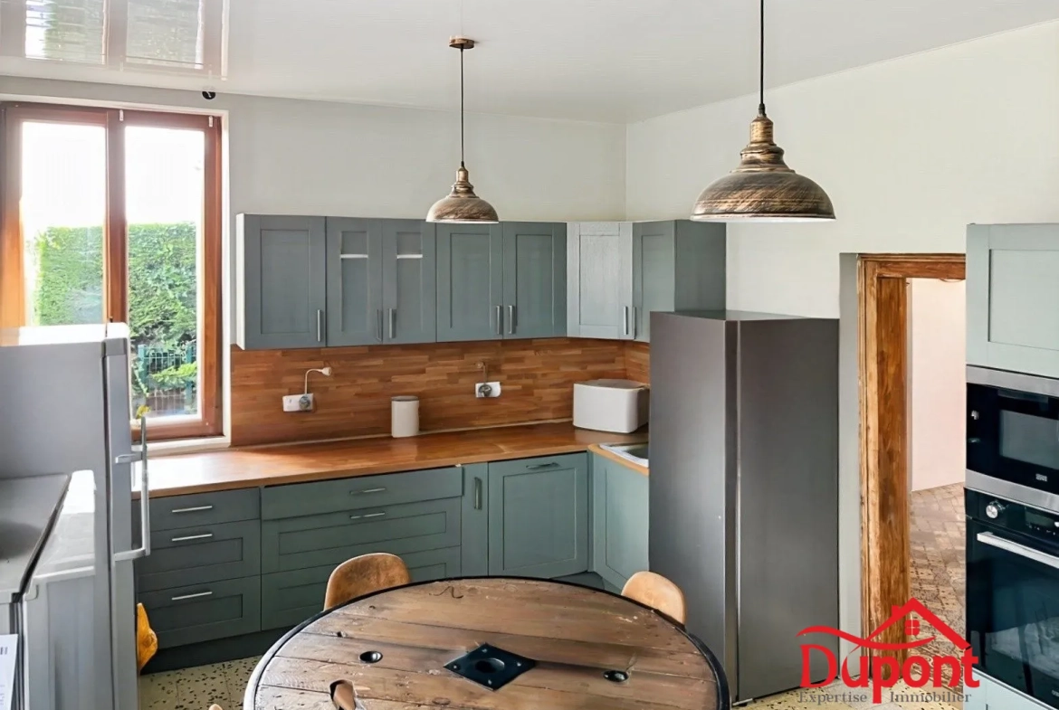 Maison familiale rénovée avec jardin et garage à Troisvilles 