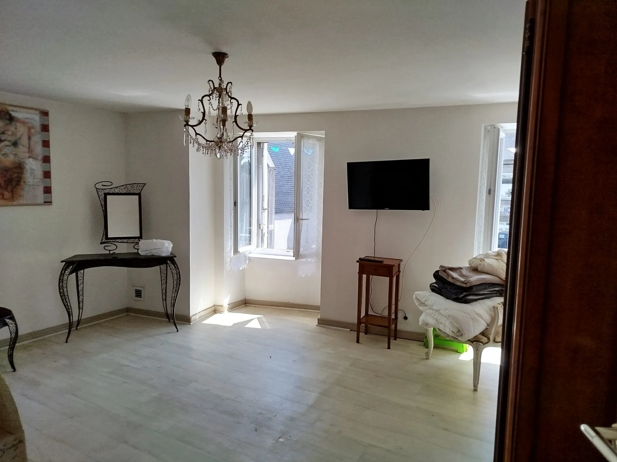 Maison de ville à vendre à Scaër avec grenier aménageable et terrasse 