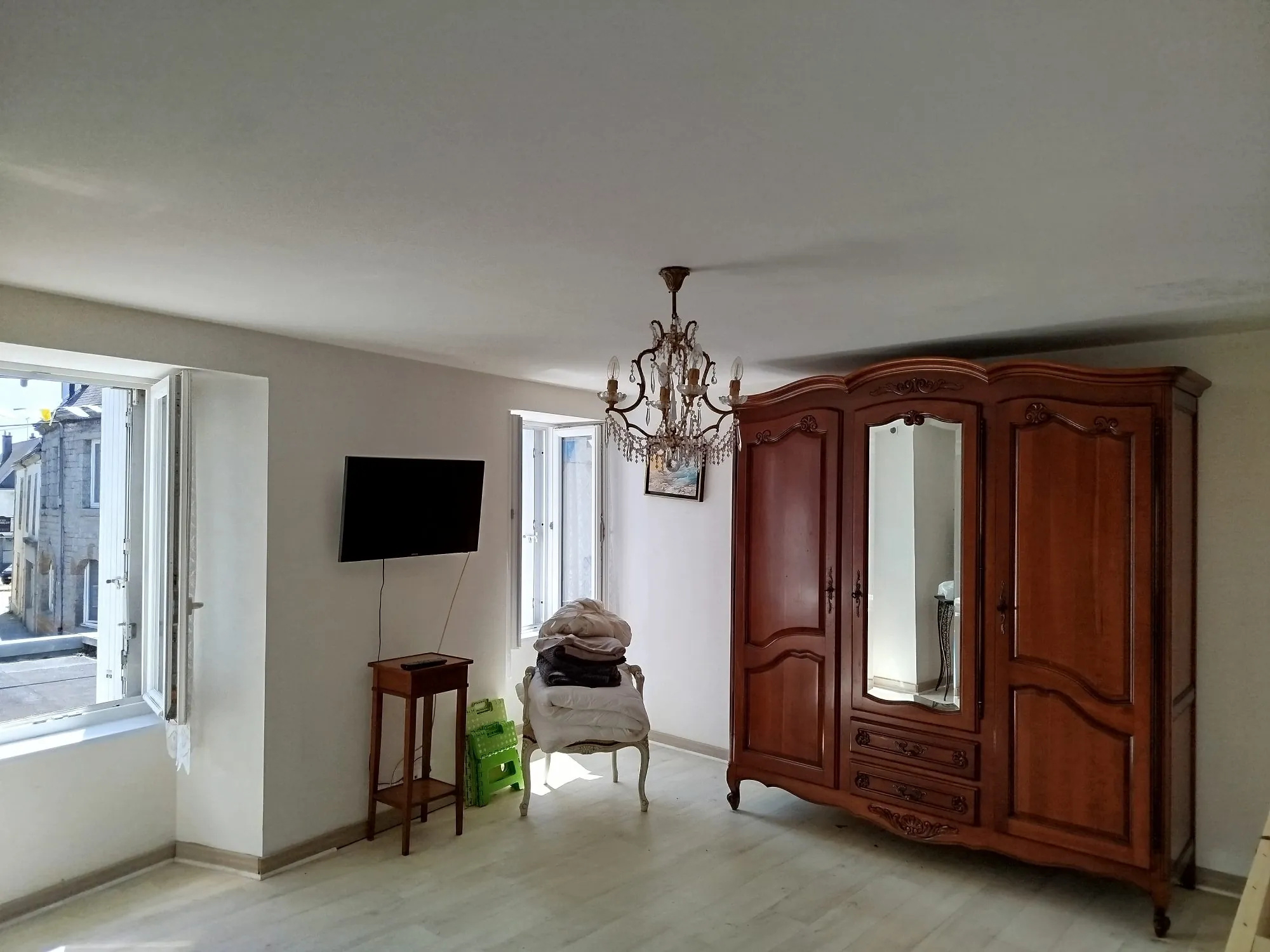 Maison de ville à vendre à Scaër avec grenier aménageable et terrasse 