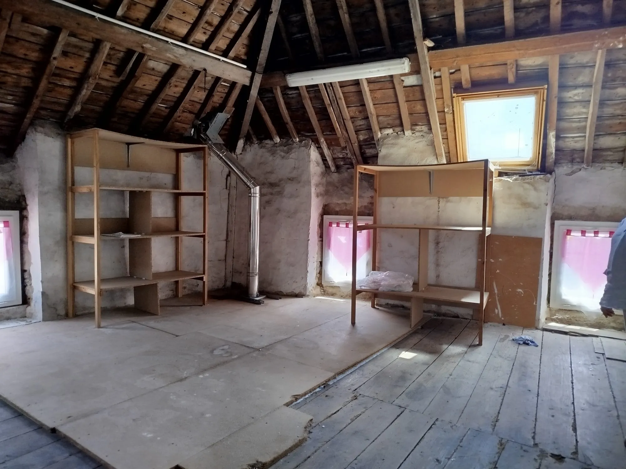 Maison de ville à vendre à Scaër avec grenier aménageable et terrasse 