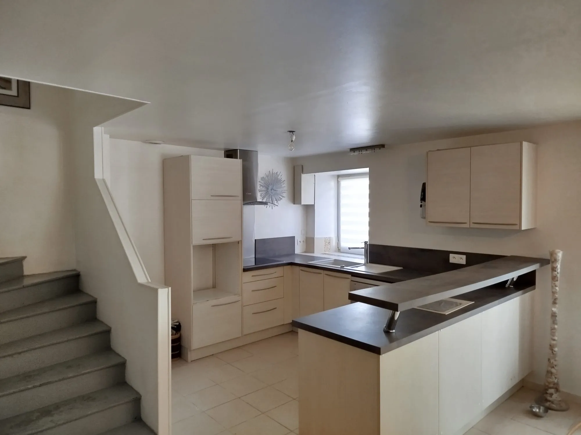 Maison de ville à vendre à Scaër avec grenier aménageable et terrasse 