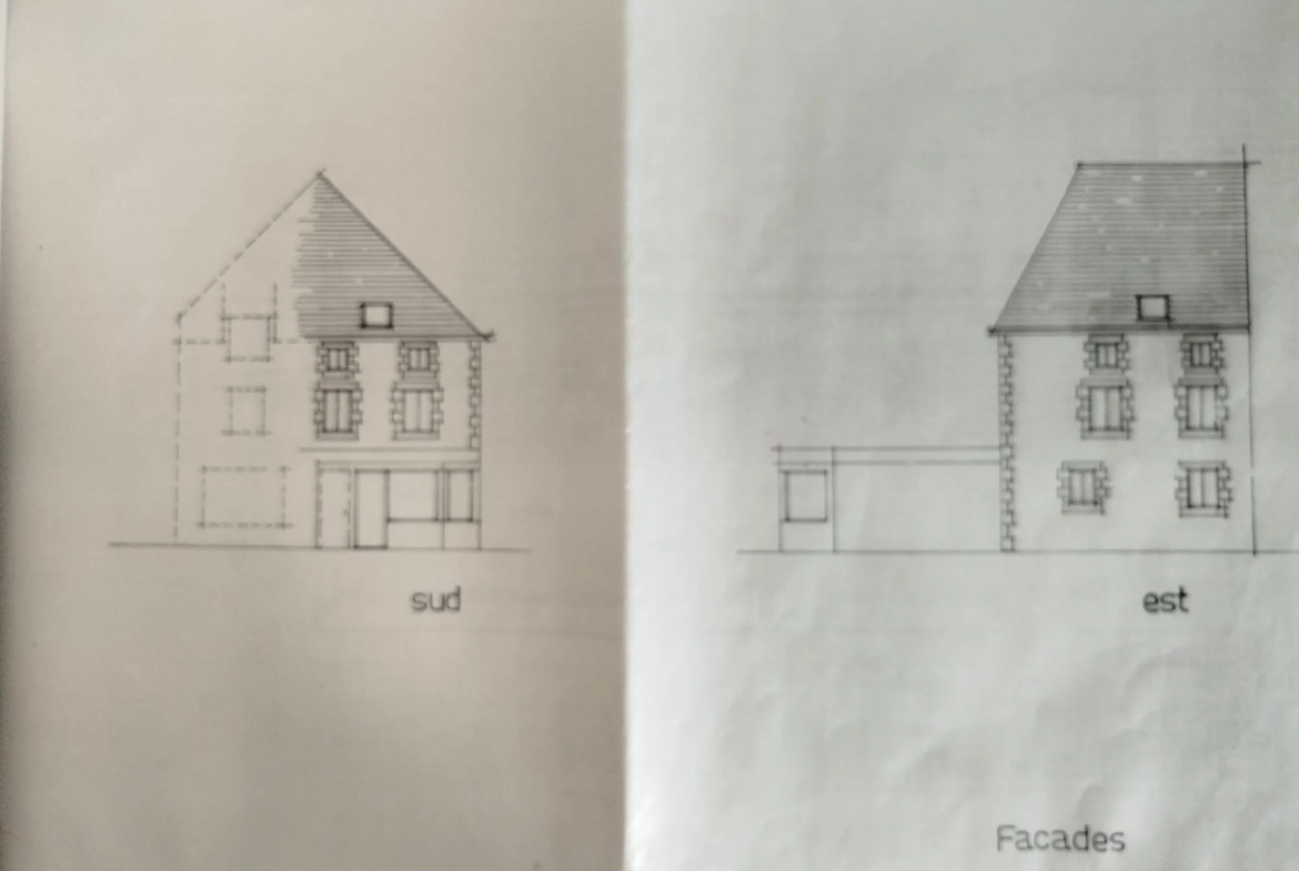 Maison de ville à vendre à Scaër avec grenier aménageable et terrasse 