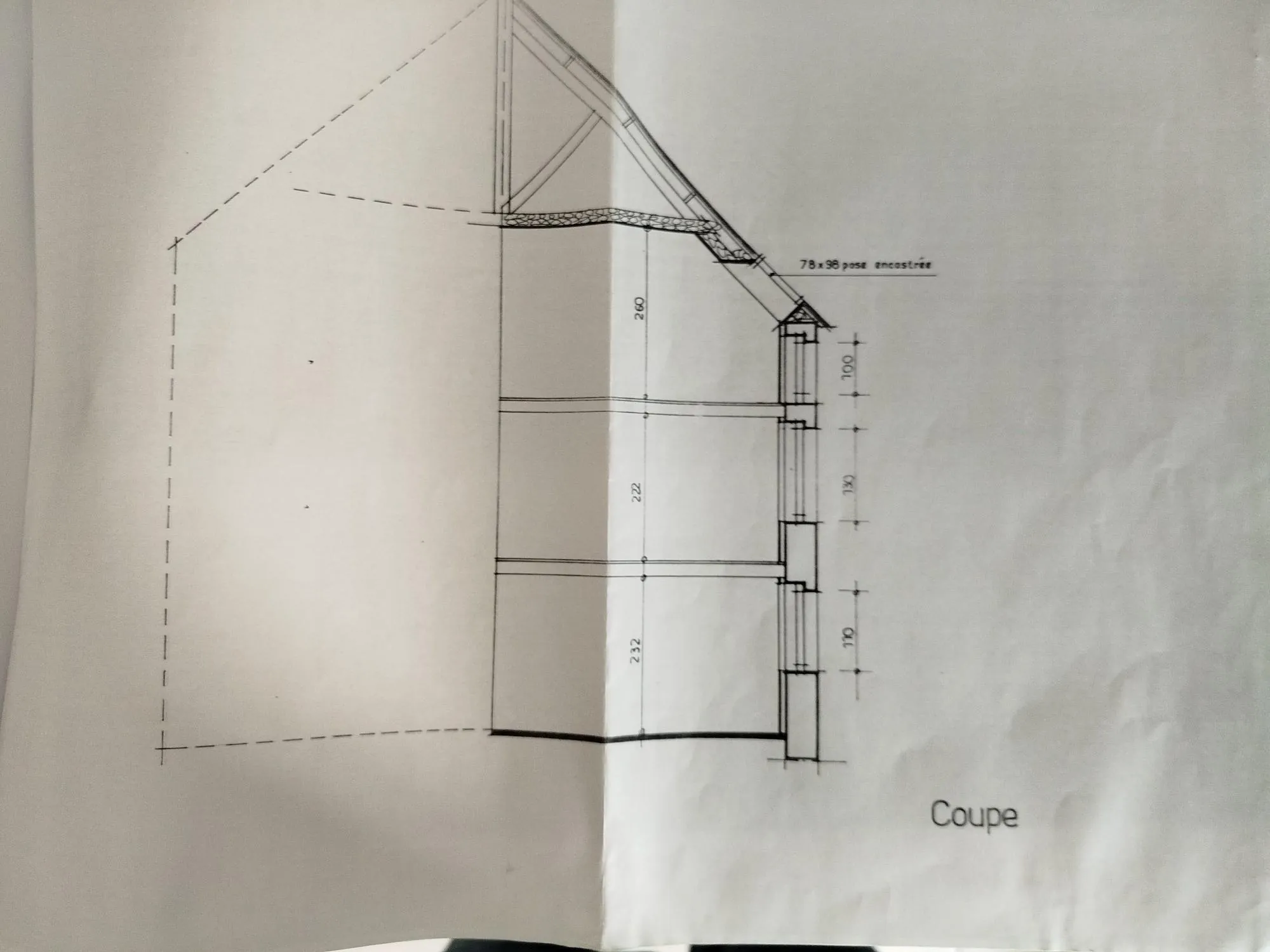Maison de ville à vendre à Scaër avec grenier aménageable et terrasse 