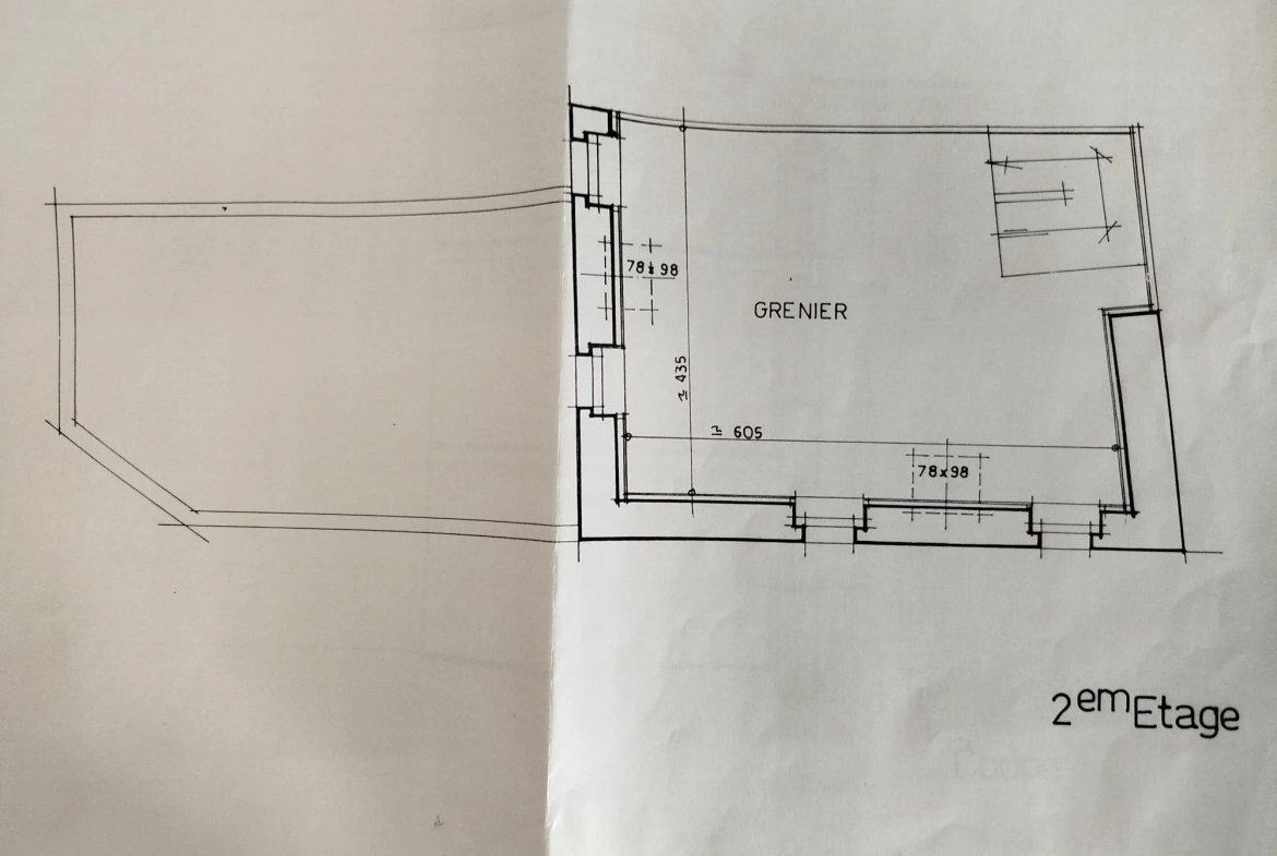 Maison de ville à vendre à Scaër avec grenier aménageable et terrasse 