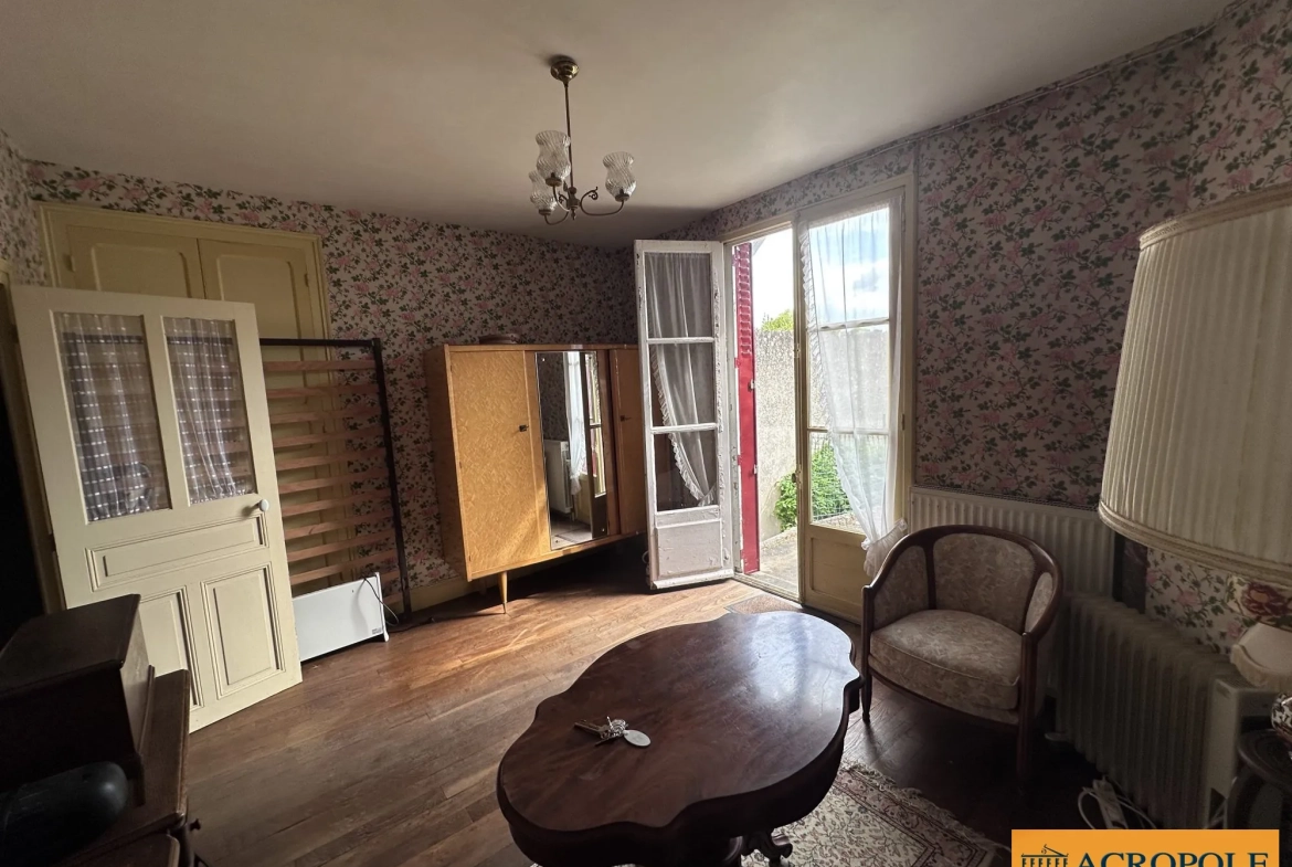 Salon Maison à vendre à Gien avec vue sur château et Loire, terrain de 1032 m² 