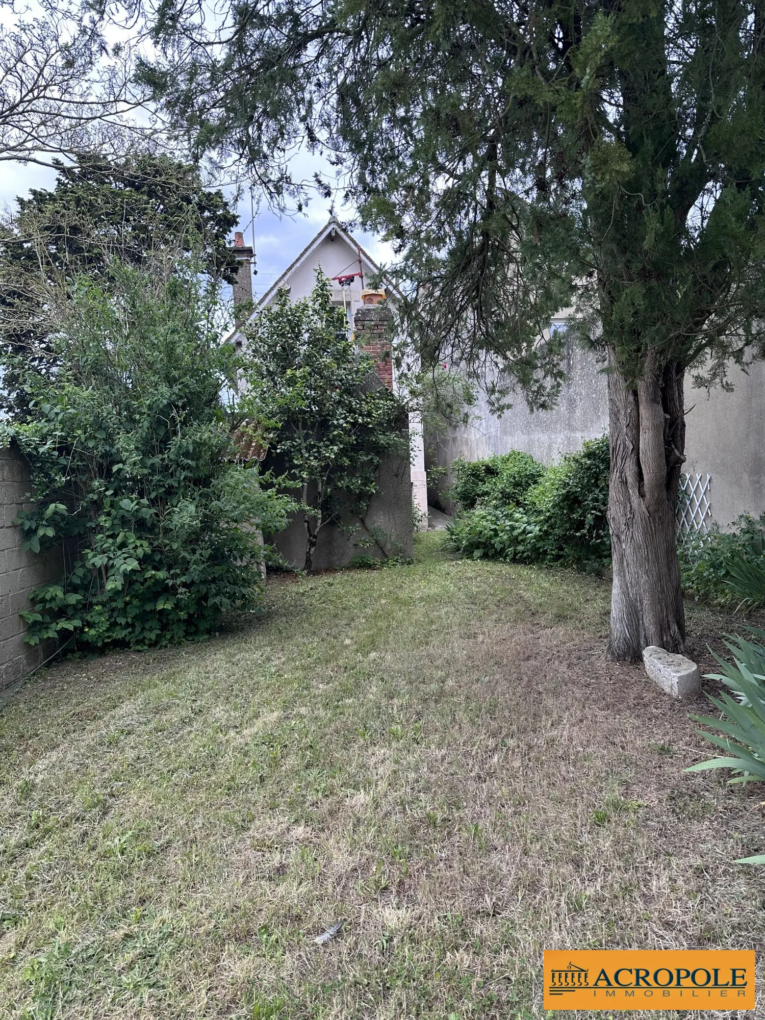 Cui Maison à vendre à Gien avec vue sur château et Loire, terrain de 1032 m² 