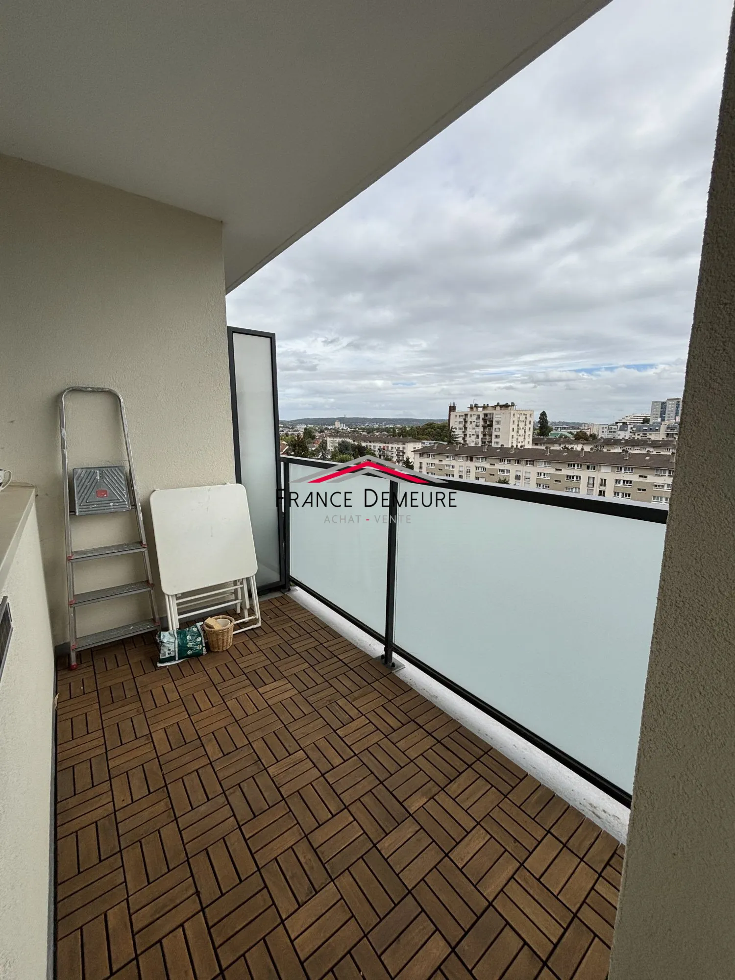 Appartement 3 pièces à vendre à Franconville proche gare, balcon, résidence sécurisée 
