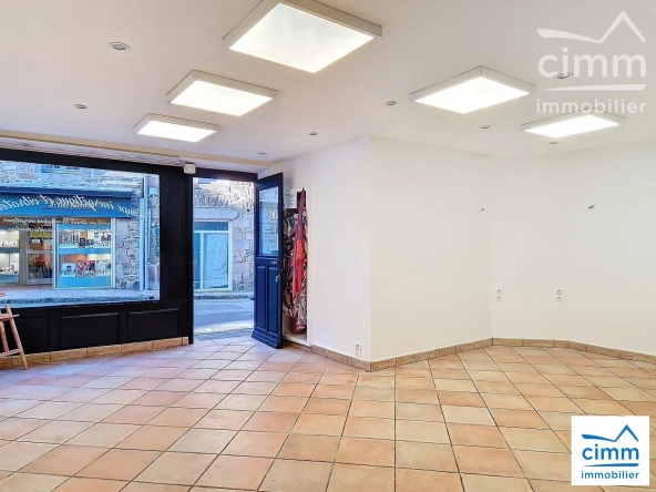 Boutique de 38 m² avec grande vitrine à Tréguier, emplacement privilégié