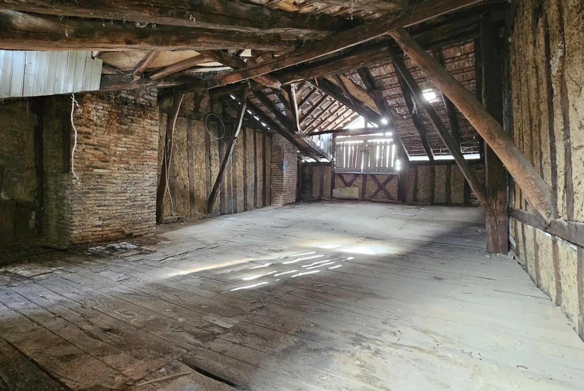 Immeuble à rénover avec fort potentiel à Tulle, centre historique 