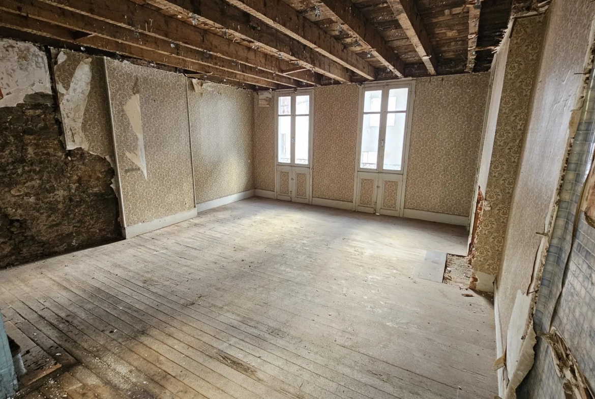 Immeuble à rénover avec fort potentiel à Tulle, centre historique 
