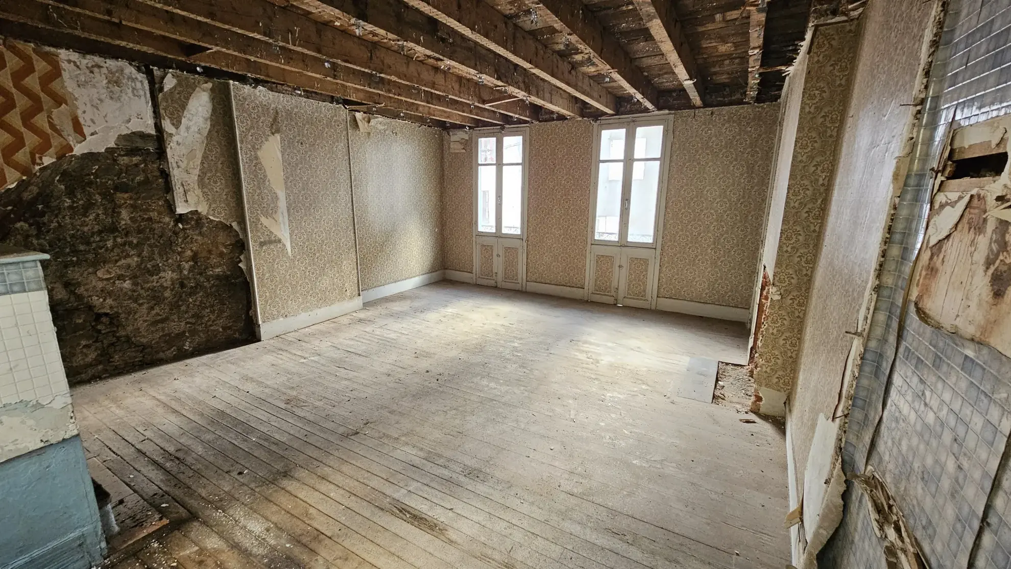 Immeuble à rénover avec fort potentiel à Tulle, centre historique 