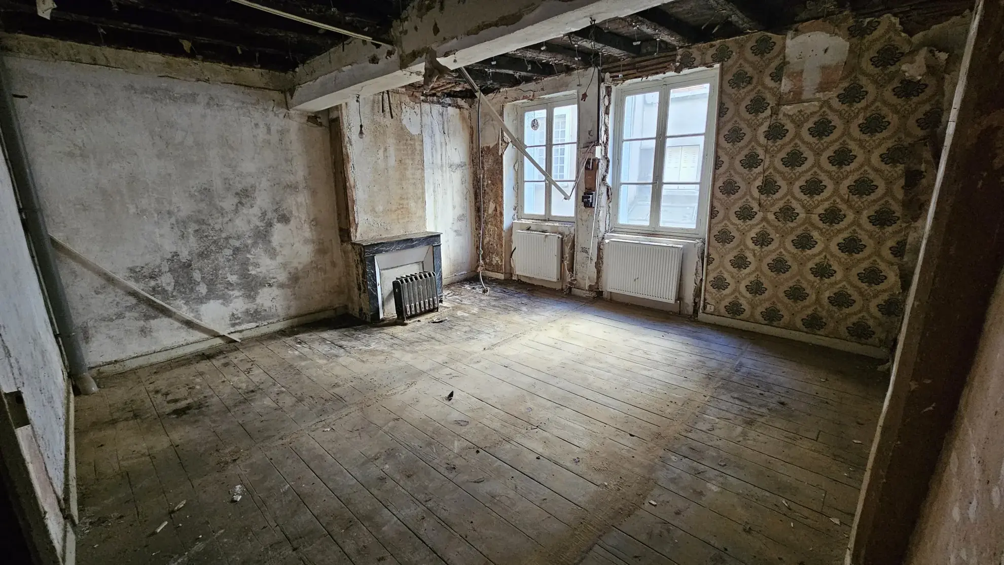 Immeuble à rénover avec fort potentiel à Tulle, centre historique 