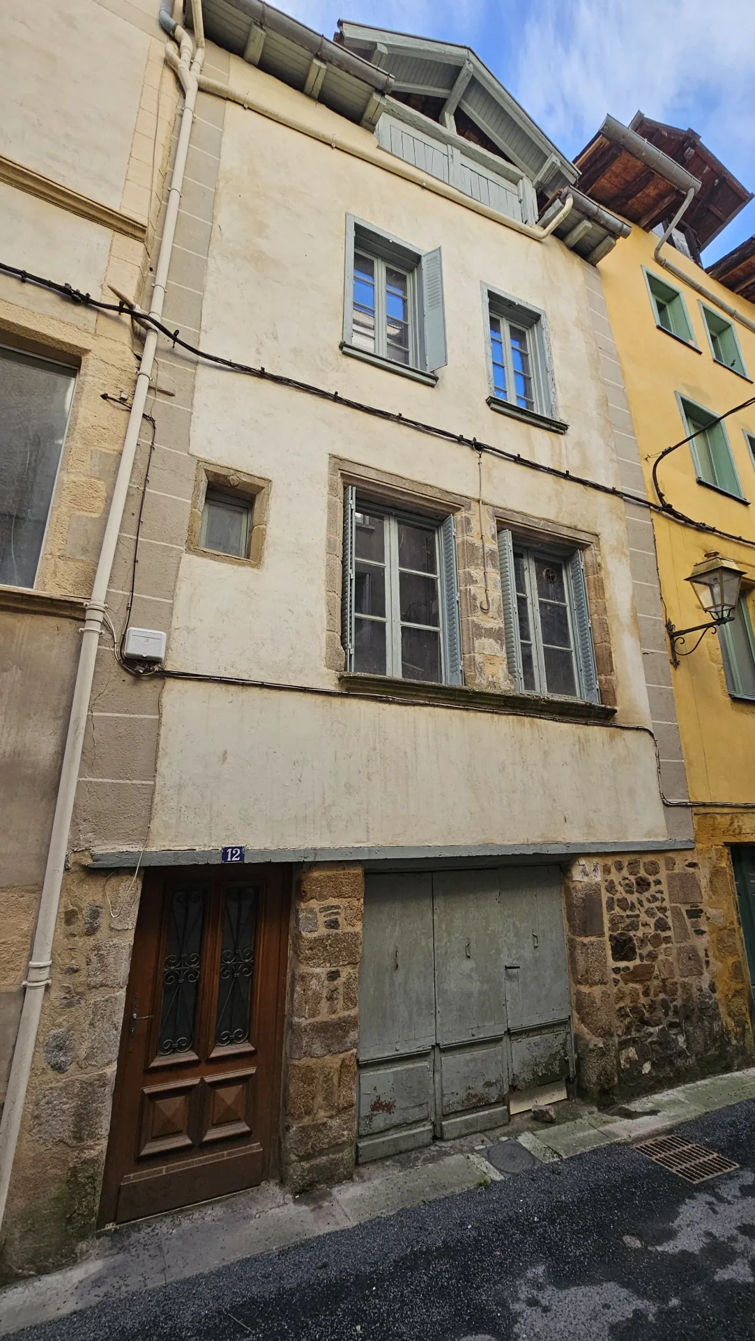 Immeuble à rénover avec fort potentiel à Tulle, centre historique 