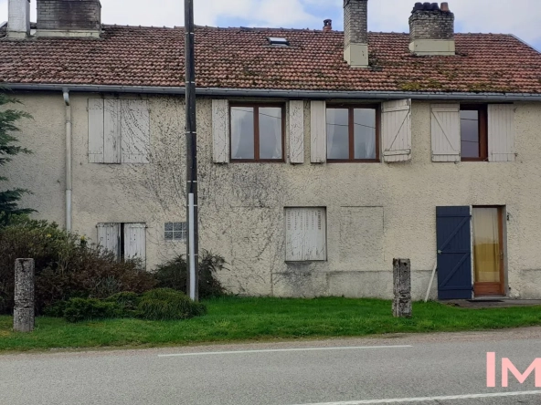 Immeuble à vendre à Xertigny - 5 appartements, parking, rénovation possible