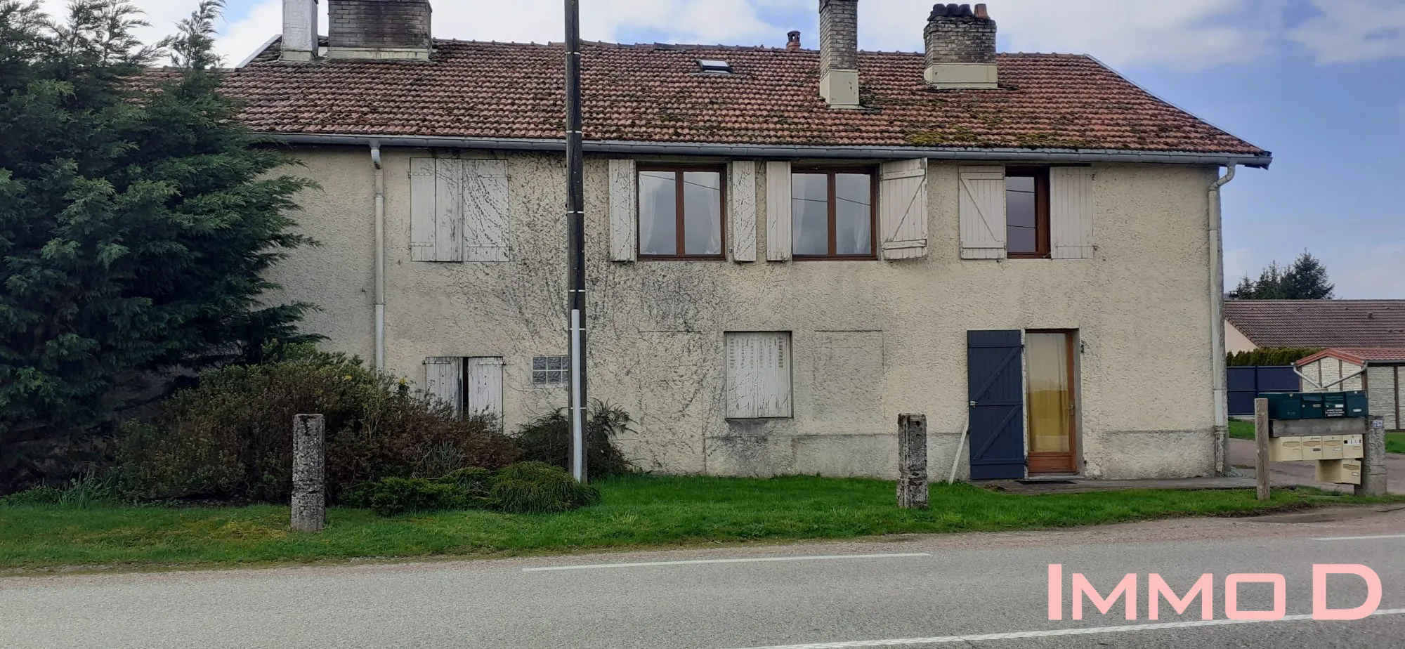 Immeuble à vendre à Xertigny - 5 appartements, parking, rénovation possible 