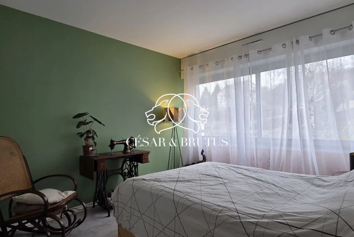 Appartement T4 lumineux avec balcon, cave et parking privé à Le Puy-en-Velay 