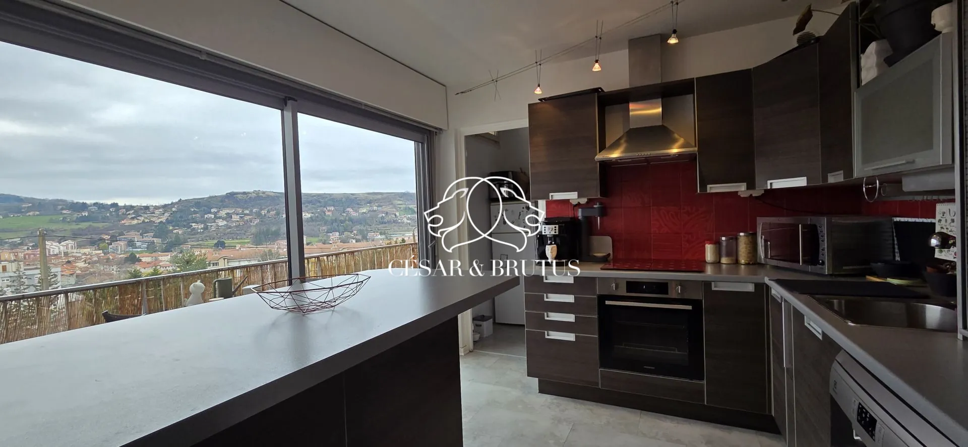 Appartement T4 lumineux avec balcon, cave et parking privé à Le Puy-en-Velay 
