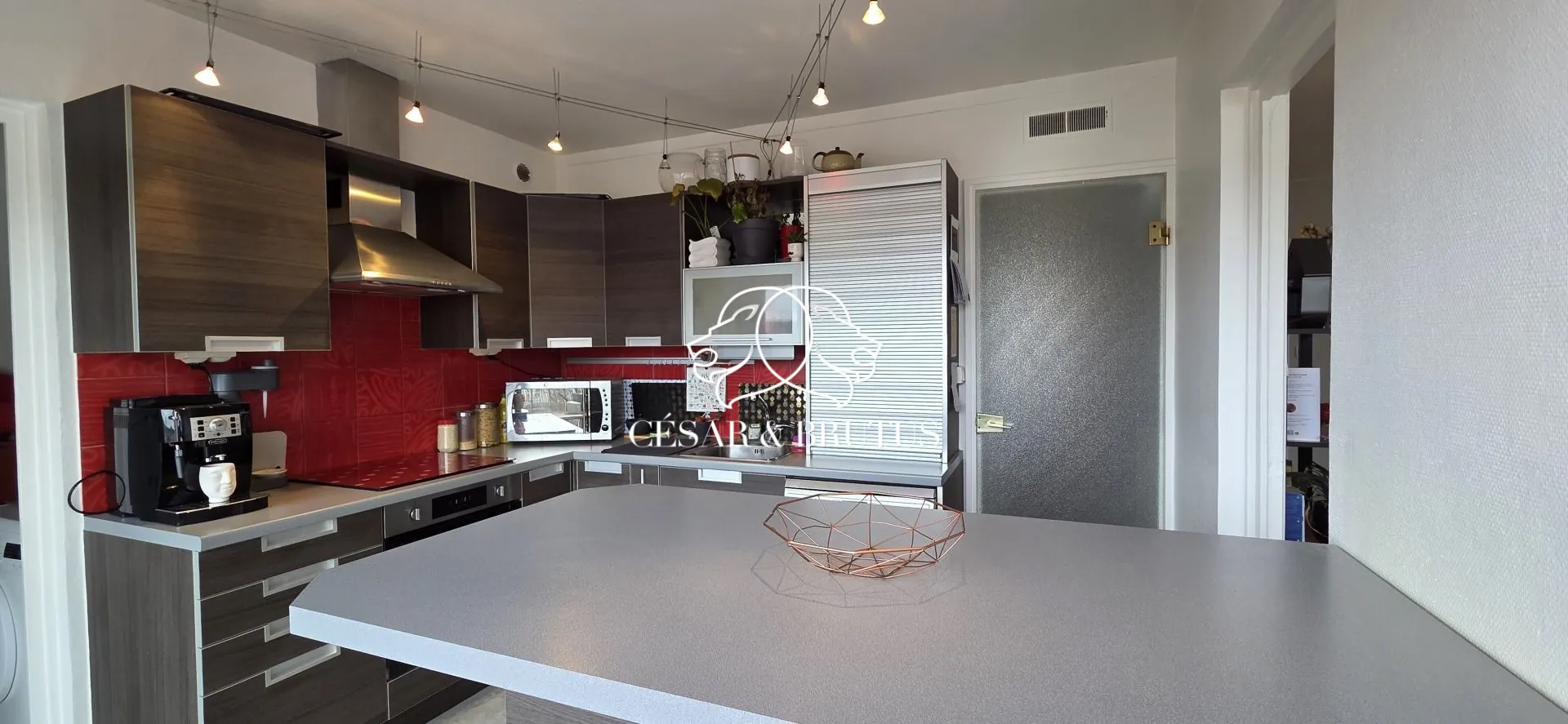 Appartement T4 lumineux avec balcon, cave et parking privé à Le Puy-en-Velay 