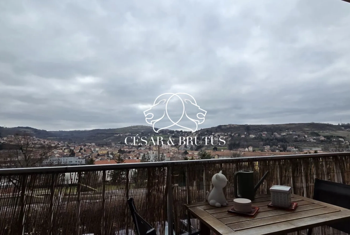 Appartement T4 lumineux avec balcon, cave et parking privé à Le Puy-en-Velay 