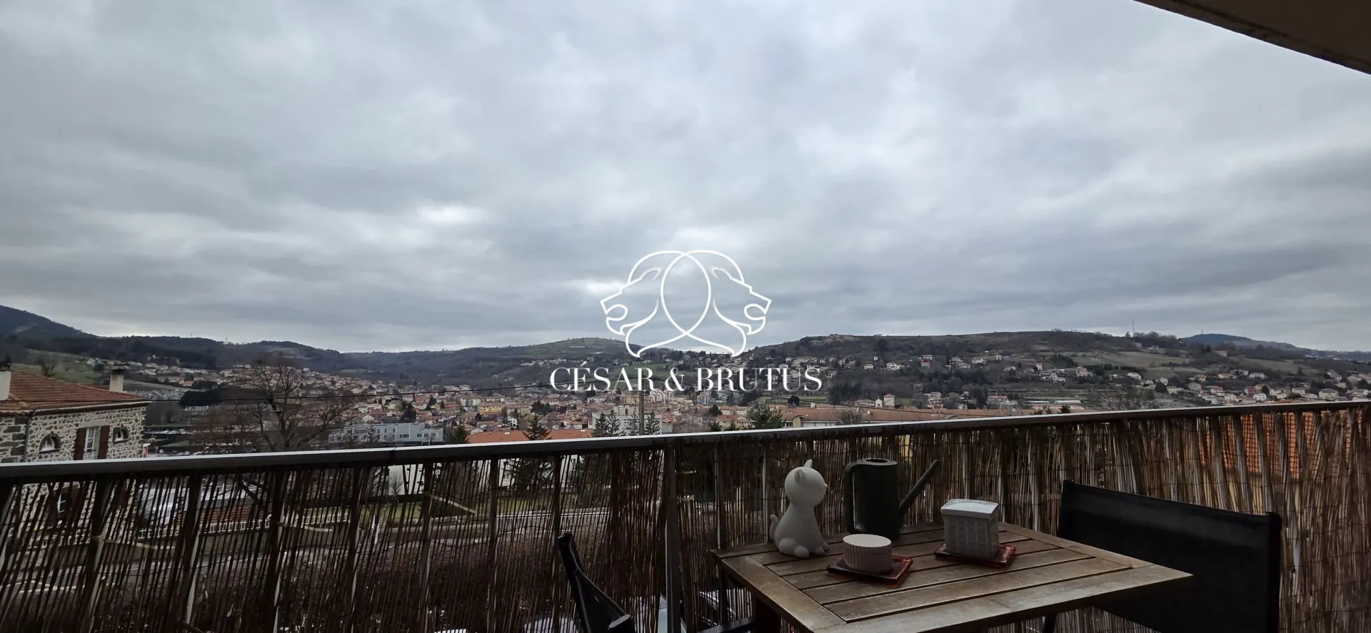 Appartement T4 lumineux avec balcon, cave et parking privé à Le Puy-en-Velay 