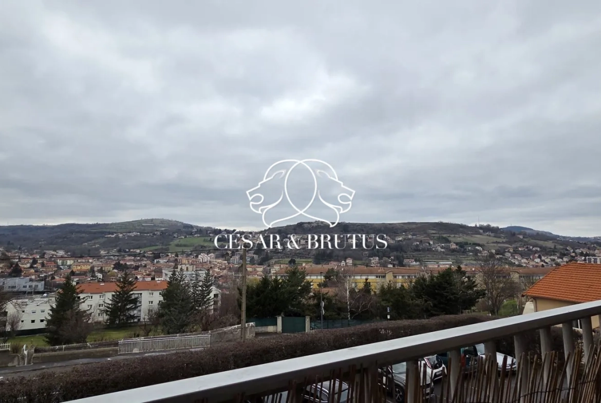 Appartement T4 lumineux avec balcon, cave et parking privé à Le Puy-en-Velay 