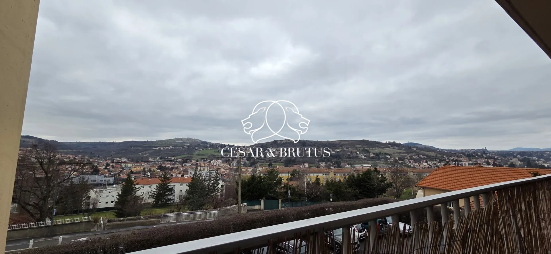 Appartement T4 lumineux avec balcon, cave et parking privé à Le Puy-en-Velay 
