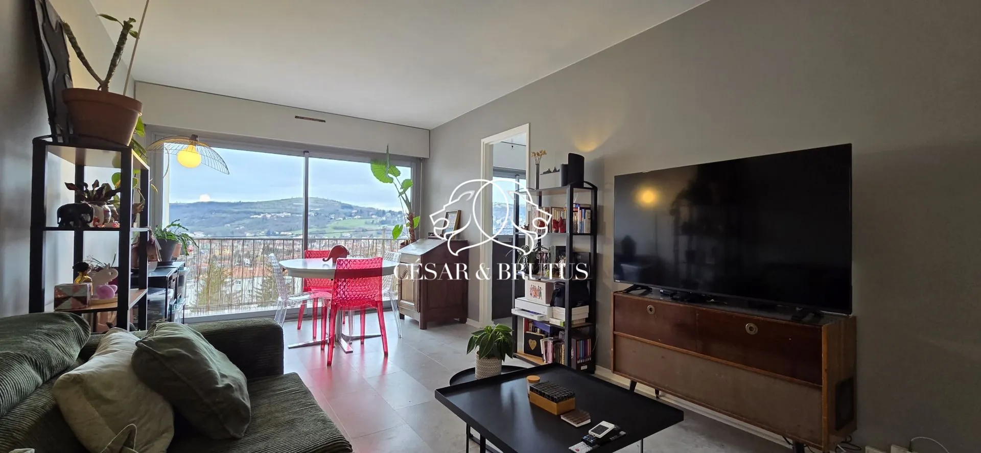 Appartement T4 lumineux avec balcon, cave et parking privé à Le Puy-en-Velay 