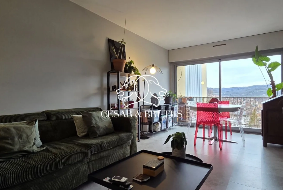 Appartement T4 lumineux avec balcon, cave et parking privé à Le Puy-en-Velay 